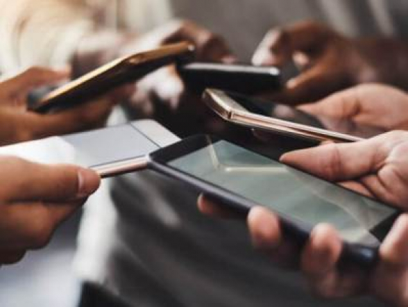 Треть молодых людей страдает от зависимости от смартфона